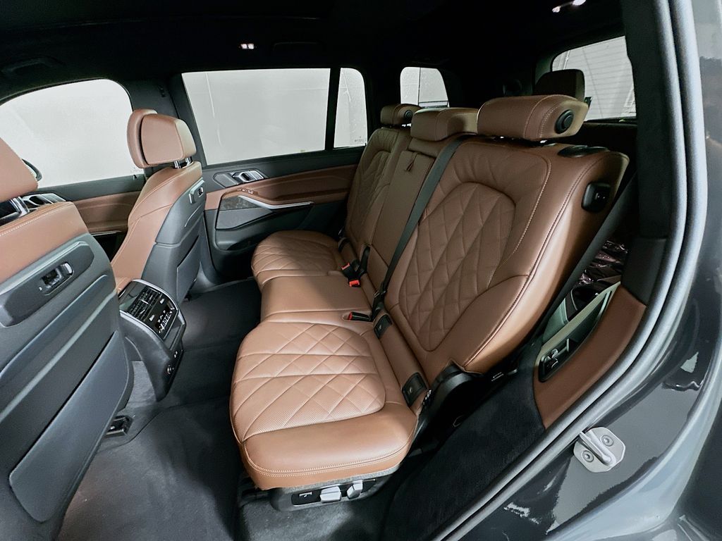 Thumbnail: 2026 BMW X7 - 17