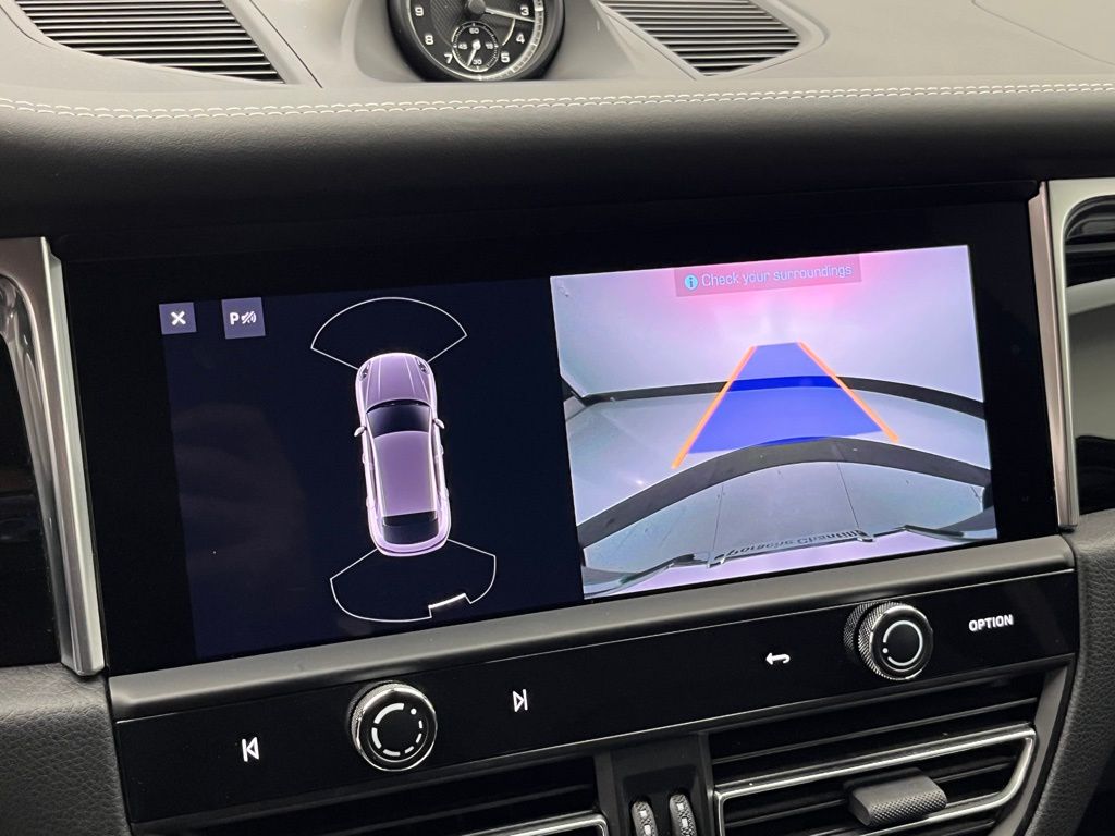 Thumbnail: 2022 Porsche Macan - 23