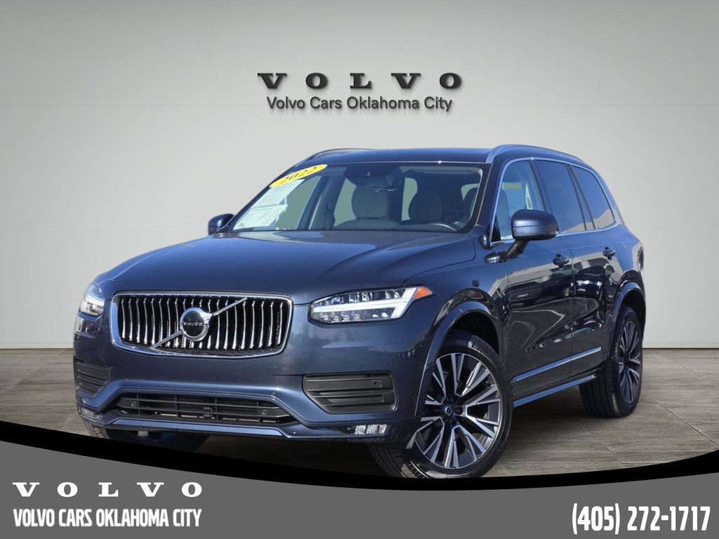 2022 Volvo XC90 Momentum's photo