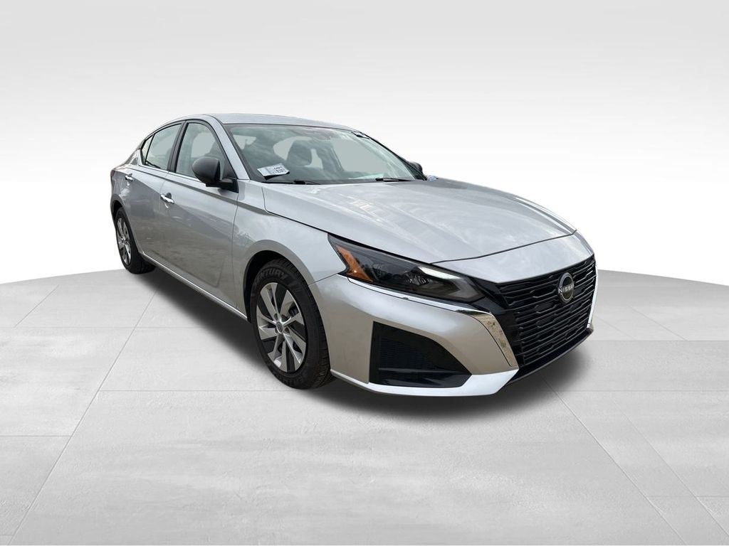 2024 Brilliant Silver Metallic Nissan Altima 2.5 S FWD Sedan