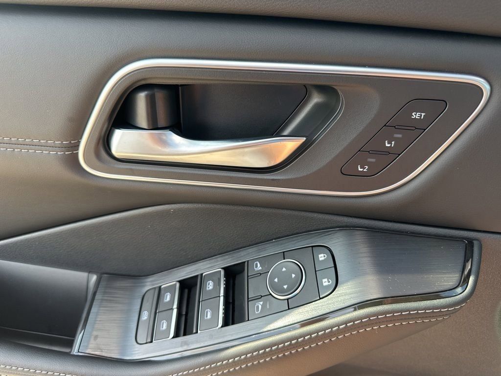 2025 Boulder Gray Pearl/Super Black Nissan Rogue Platinum FWD SUV
