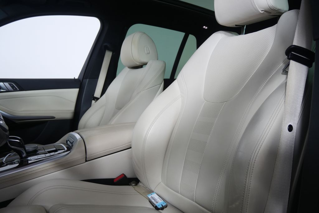 Thumbnail: 2022 BMW X5 - 10