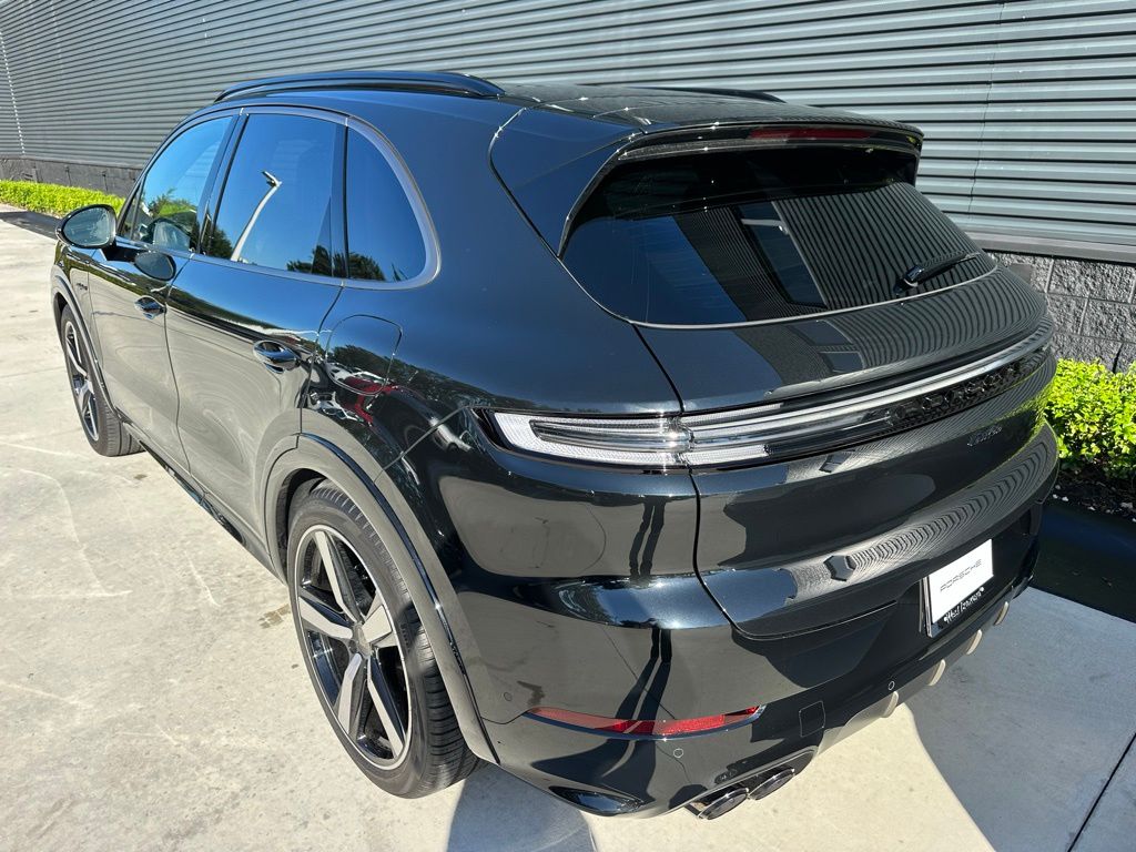 Thumbnail: 2025 Porsche Cayenne - 3