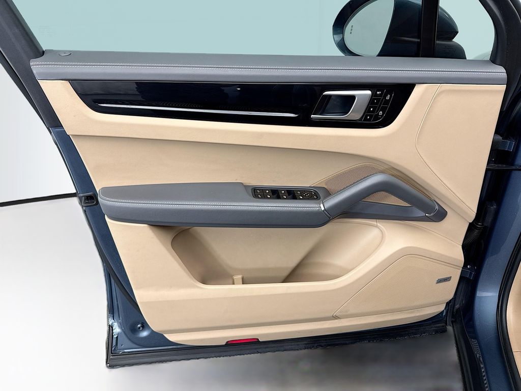 Thumbnail: 2019 Porsche Cayenne - 25