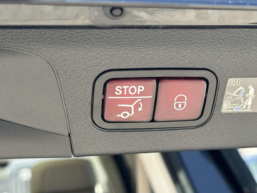 2025 Mercedes-Benz GLS 450 4MATIC 15