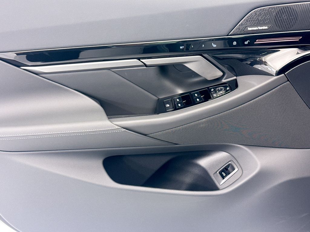 Thumbnail: 2026 BMW 5 Series - 22