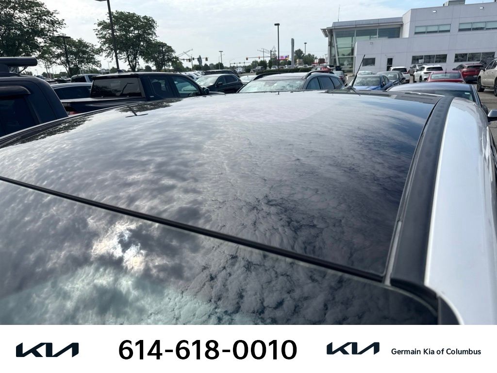 Used 2013 White Ford SE image 7