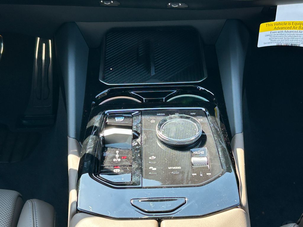 Thumbnail: 2027 BMW i5 - 27