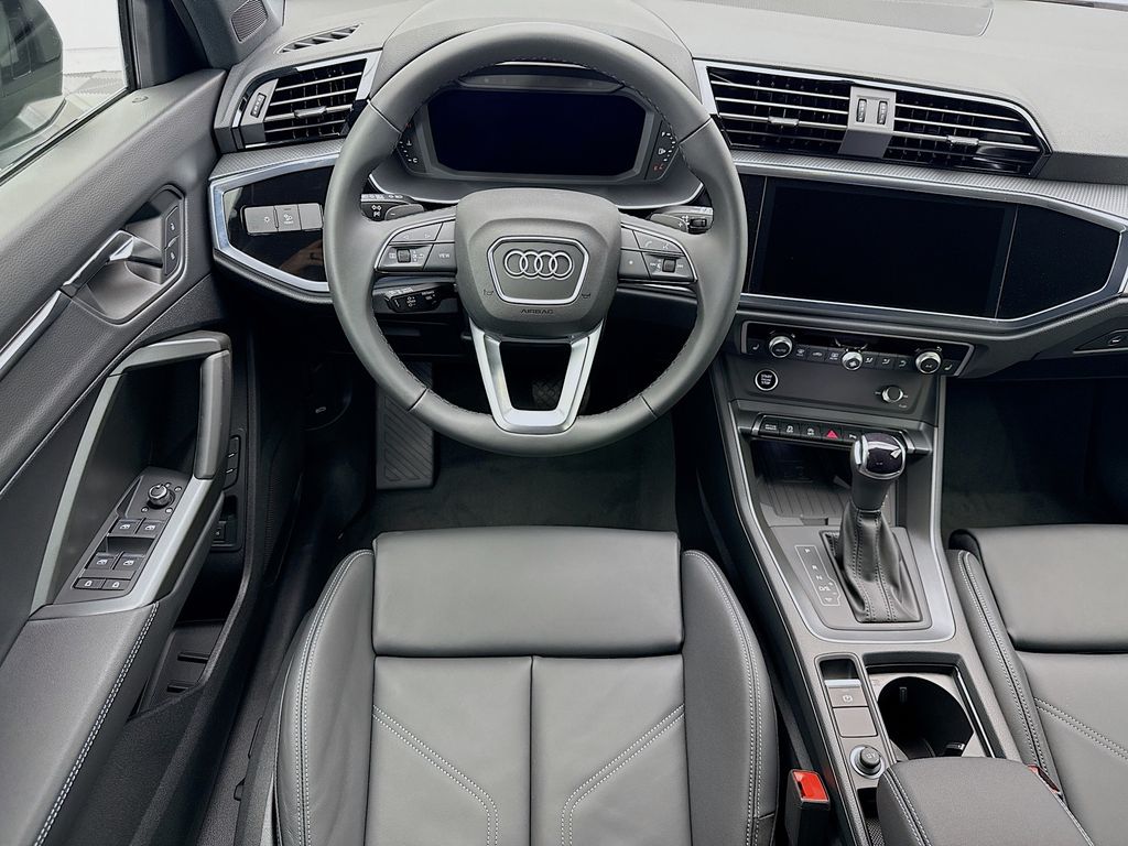 Thumbnail: 2025 Audi Q3 - 10