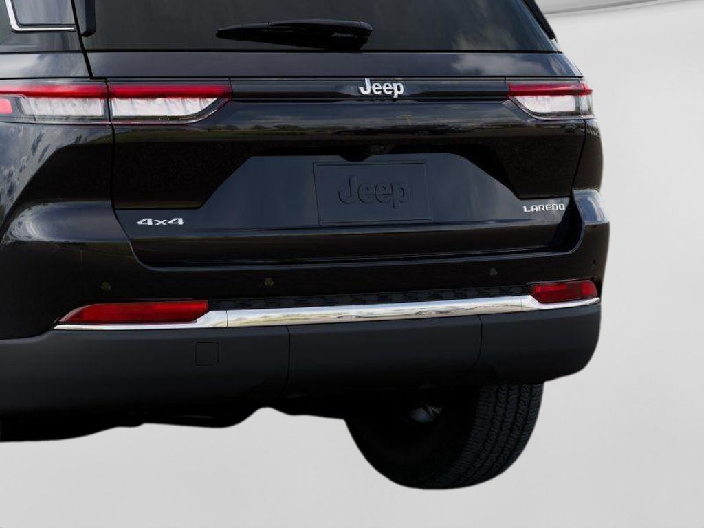 2025 Jeep Grand Cherokee Laredo Black at South Hills CDJR