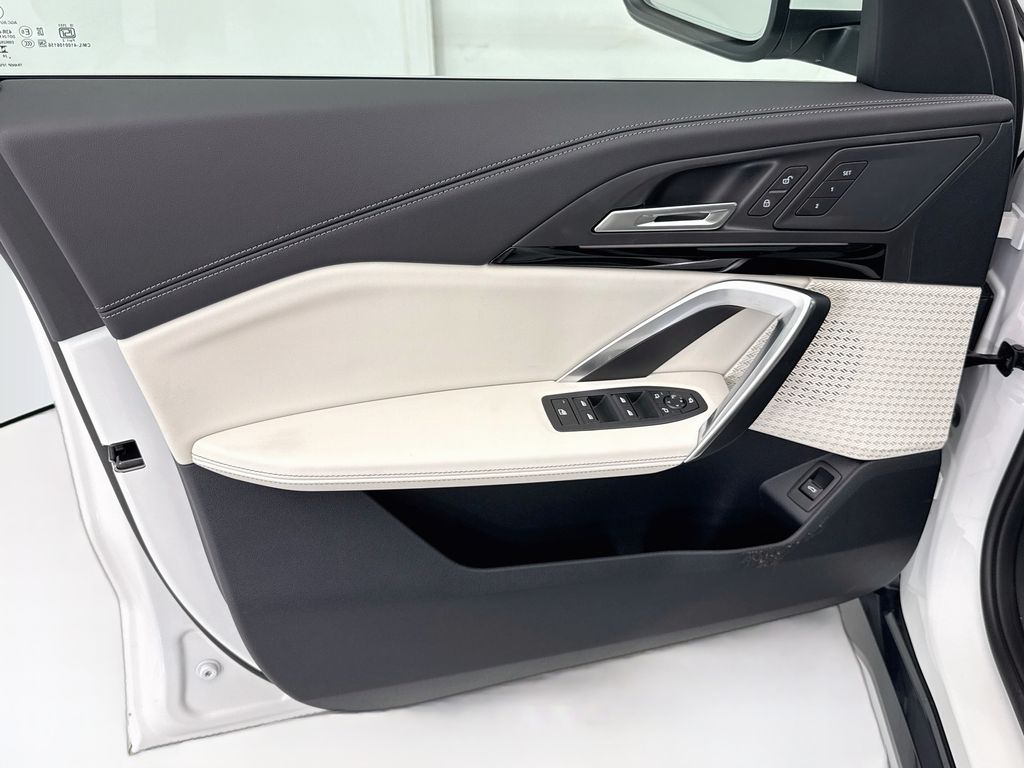 New 2027 White BMW xDrive28i image 23