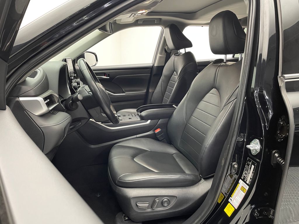 Thumbnail: 2020 Toyota Highlander - 13