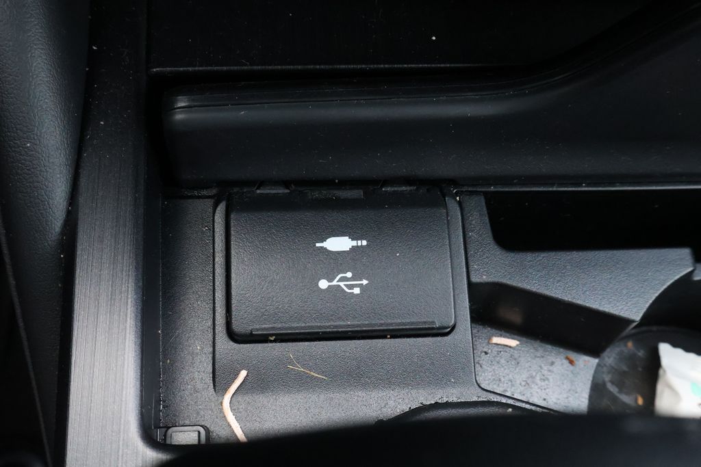 Thumbnail: 2022 Lexus ES - 27