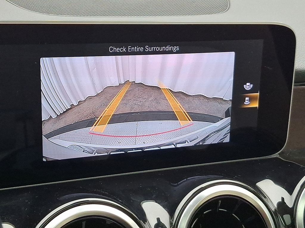 Thumbnail: 2020 Mercedes-Benz GLB - 18