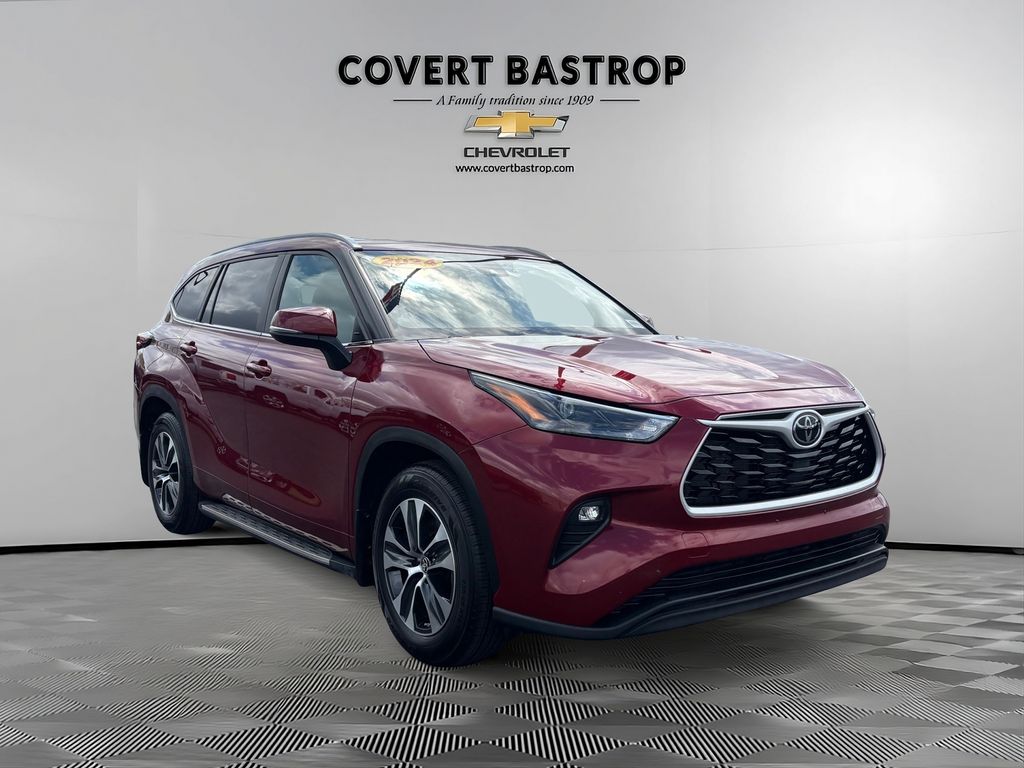 Used Car 2024 Toyota Highlander  Xle For Sale Under $50,000 In Austin, Texas