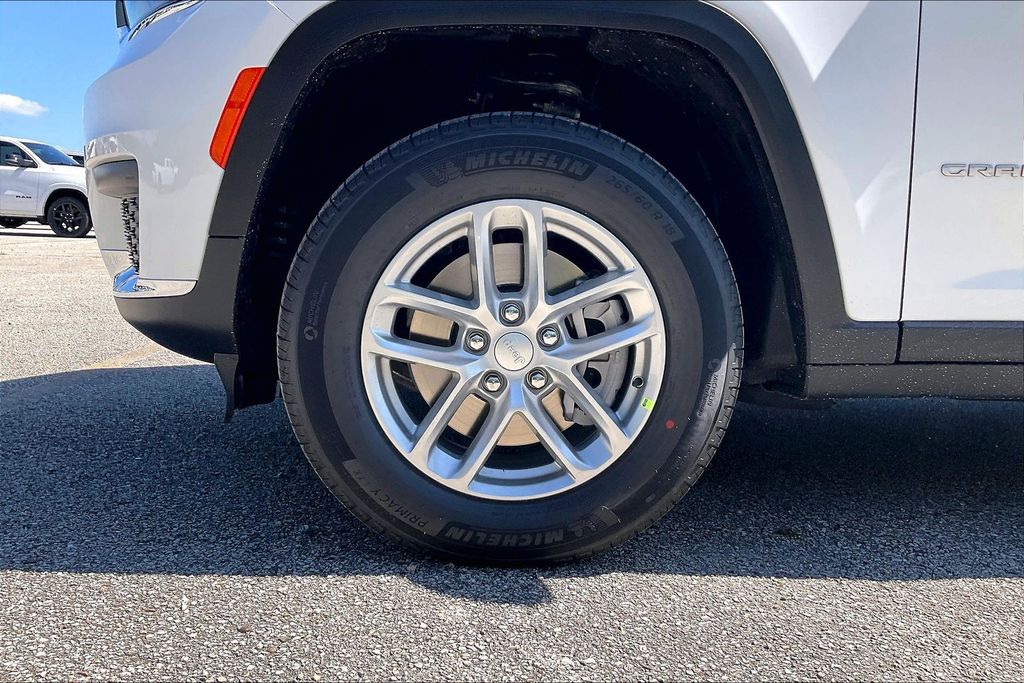New 2026 Jeep Grand Cherokee L Laredo 4D Sport Utility