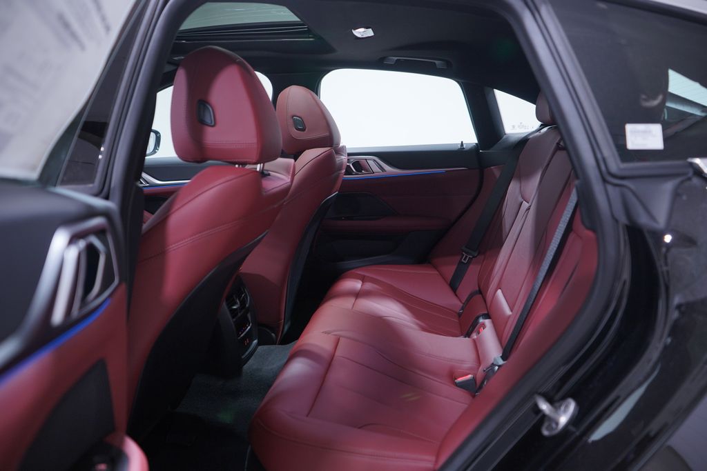 Thumbnail: 2026 BMW i4 - 9