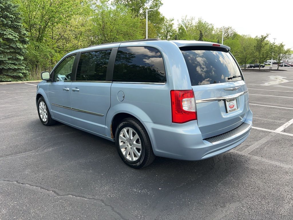 2013 Chrysler Town & Country Touring 3
