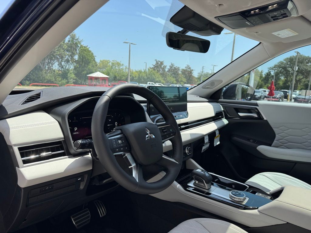 2025 Mitsubishi Outlander SEL photo 22
