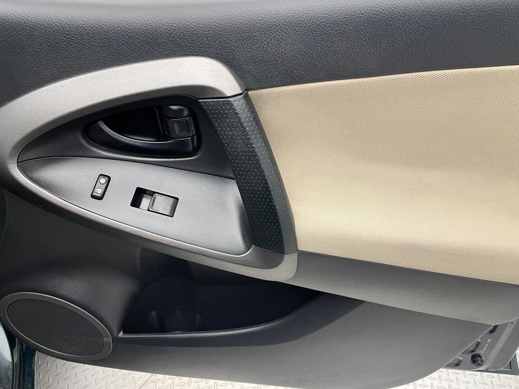 Thumbnail: 2012 Toyota RAV4 - 14