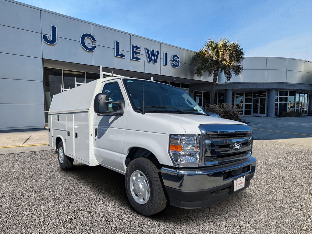 2026 Ford E-350 Cutaway 