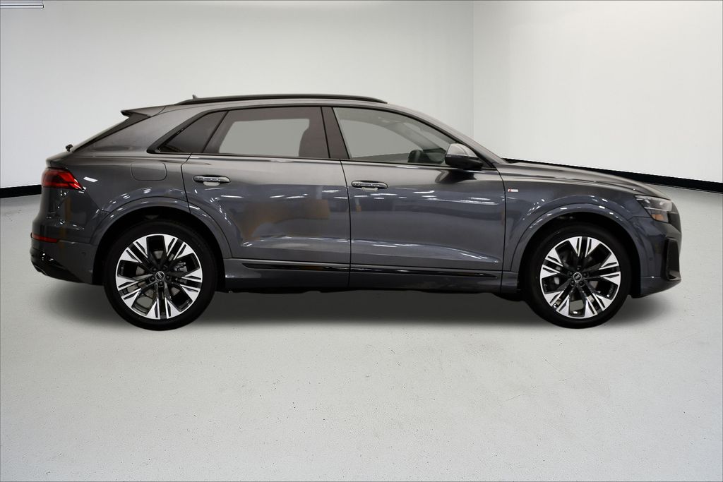 Thumbnail: 2026 Audi Q8 - 6