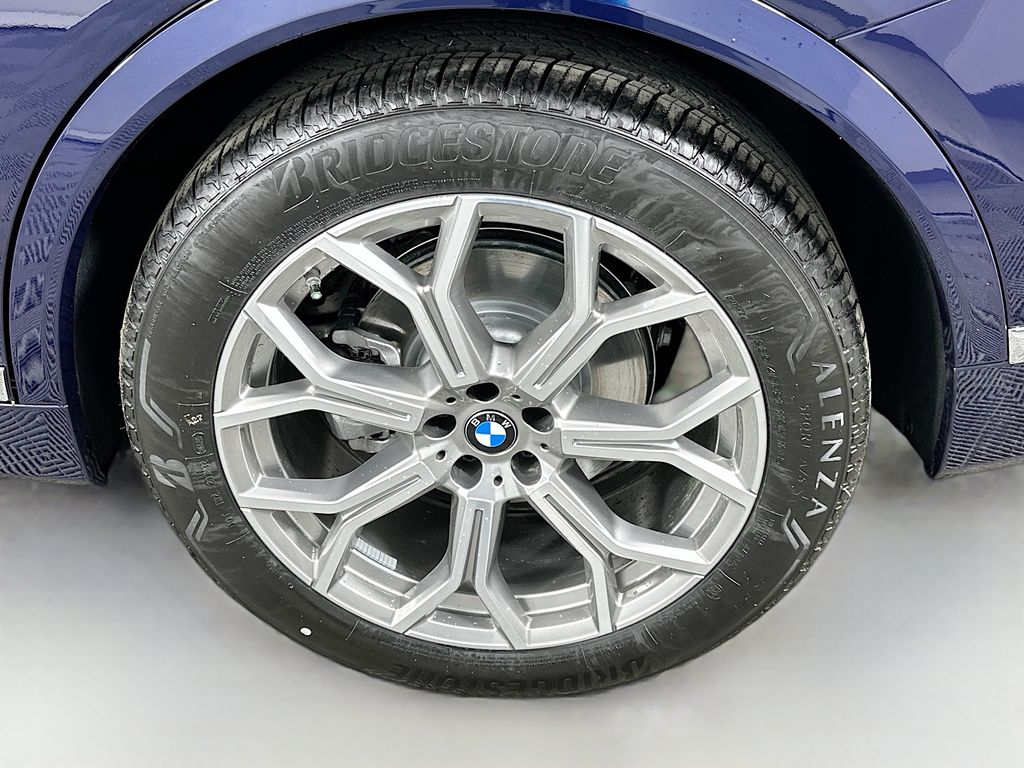 Thumbnail: 2026 BMW X7 - 23