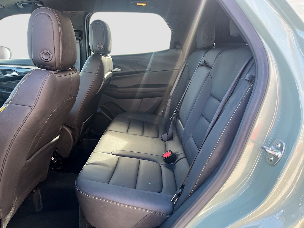 Used 2025 Green Chevrolet ACTIV image 25