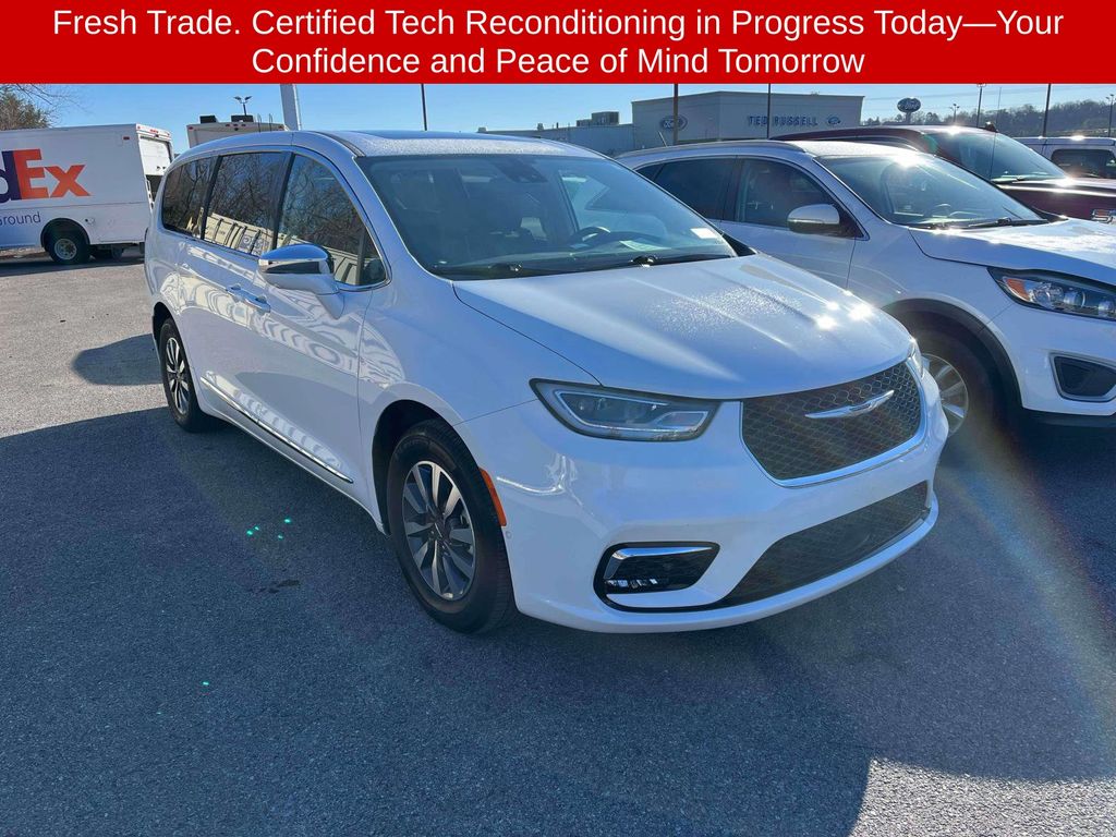 2022 Chrysler Pacifica Hybrid Limited FWD