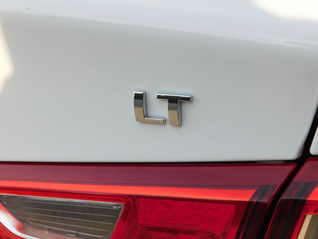 Thumbnail: 2023 Chevrolet Malibu - 9