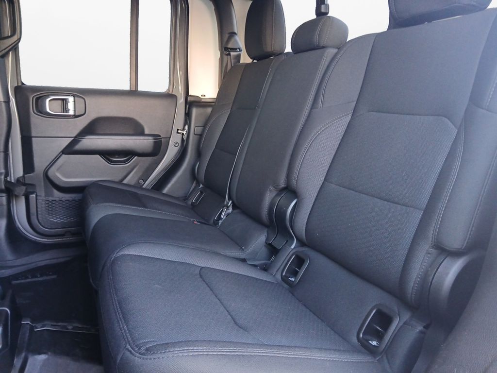 Used Car 2023 Jeep Gladiator  Overland For Sale Under $35,000 In Austin, Texas