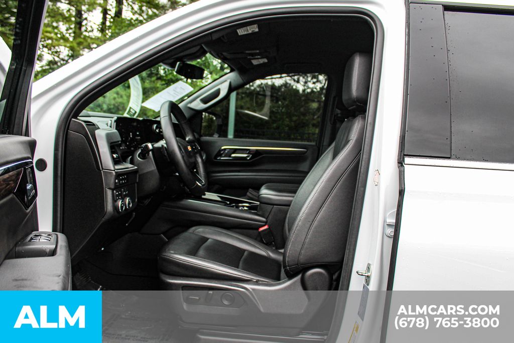 Used 2025 White Chevrolet LT image 16