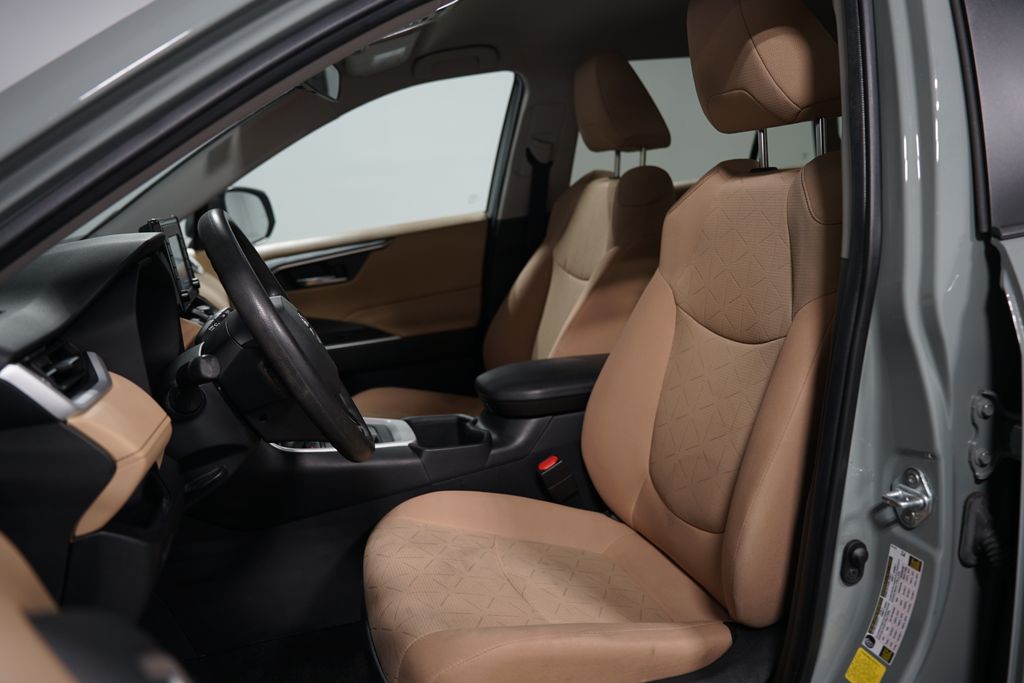 2022 Toyota RAV4 XLE 6