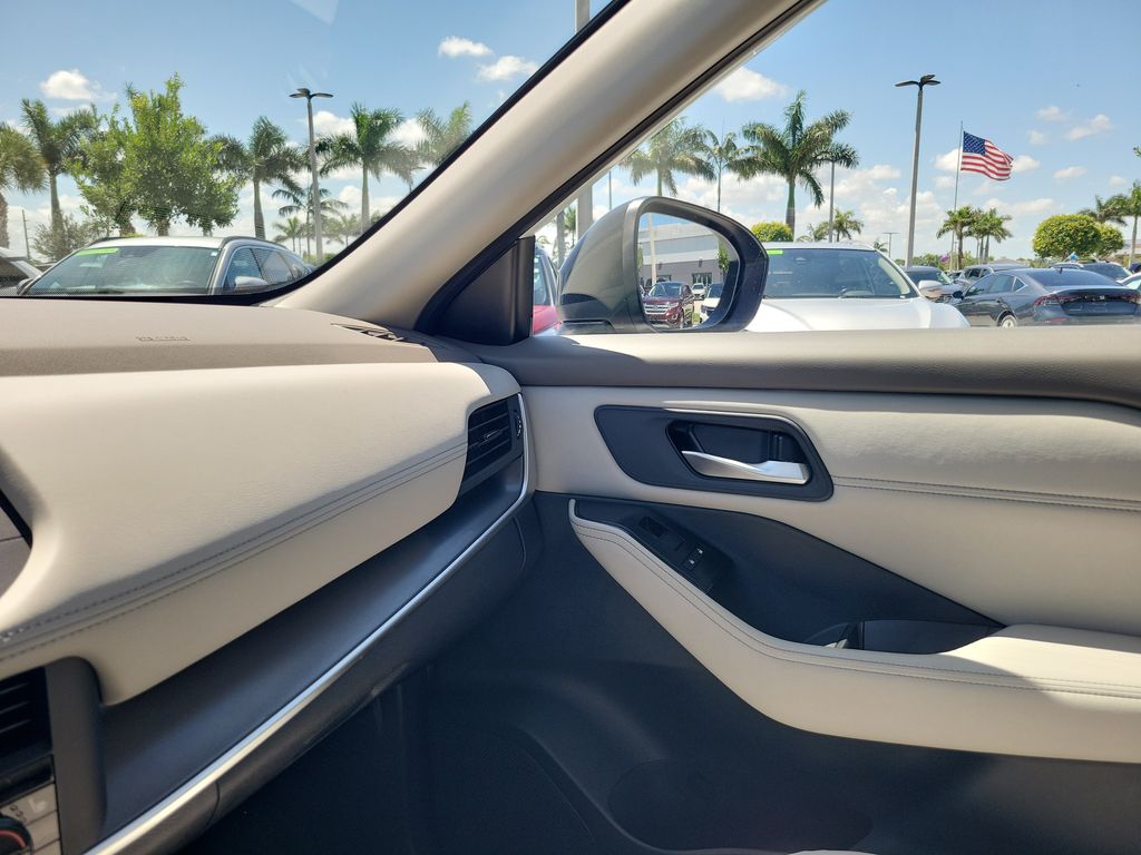 2026 Everest White Pearl Tricoat Nissan Rogue Dark Armor FWD SUV