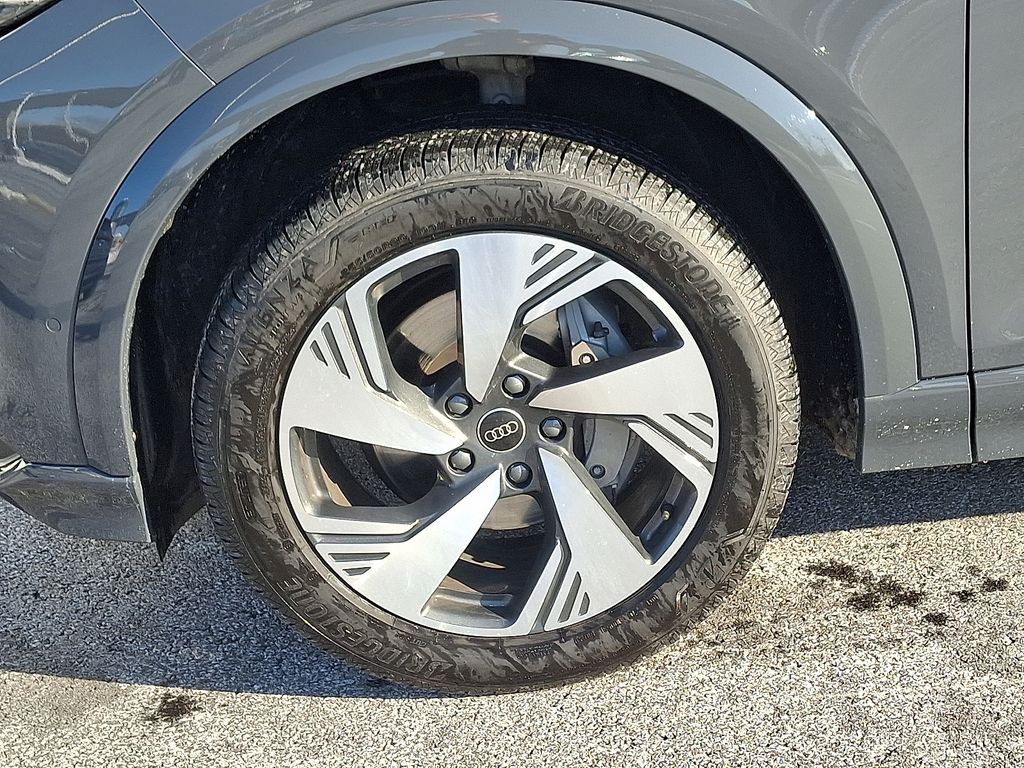 Thumbnail: 2025 Audi Q6 e-tron - 8