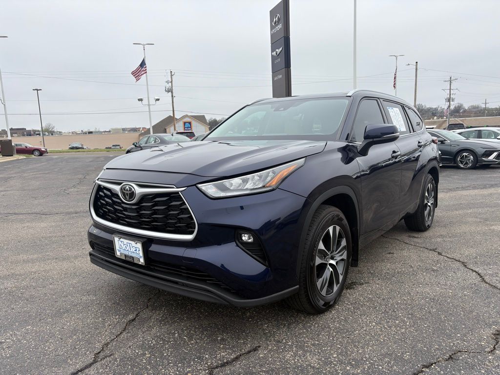 2022 Toyota Highlander XLE AWD