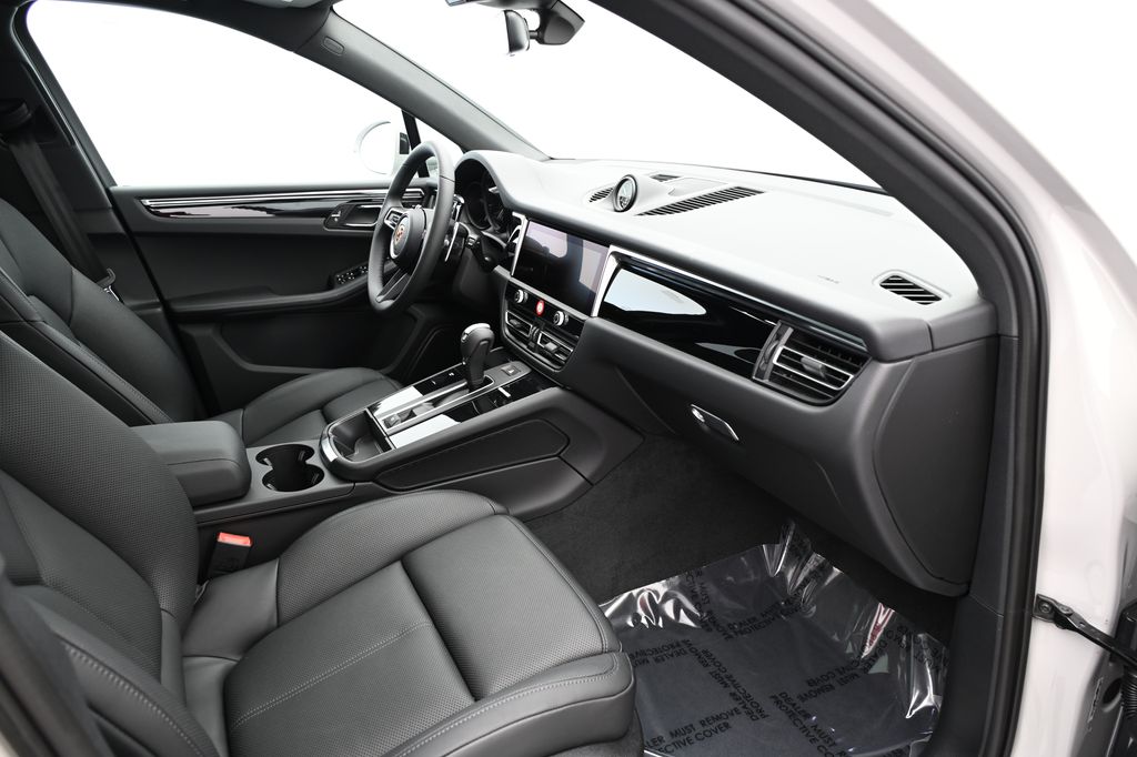 2024 Porsche Macan  22