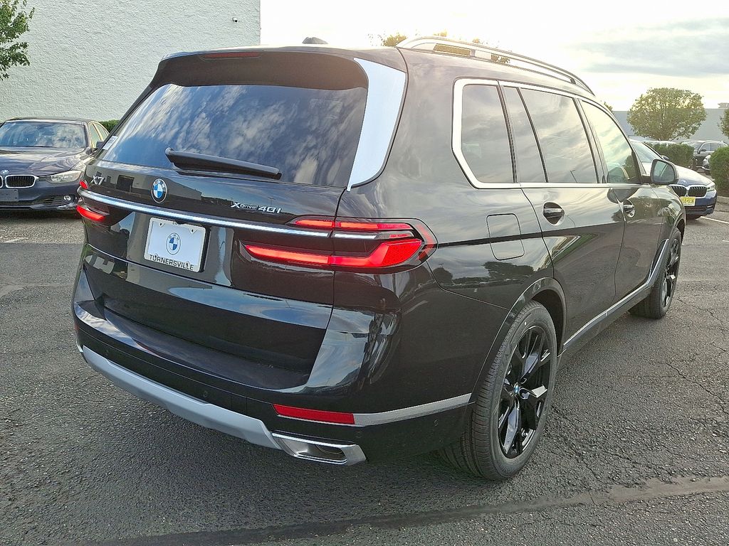 Thumbnail: 2026 BMW X7 - 4