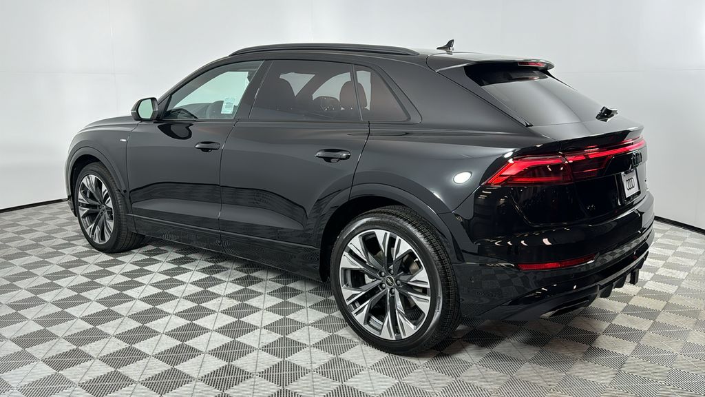 Thumbnail: 2025 Audi Q8 - 3