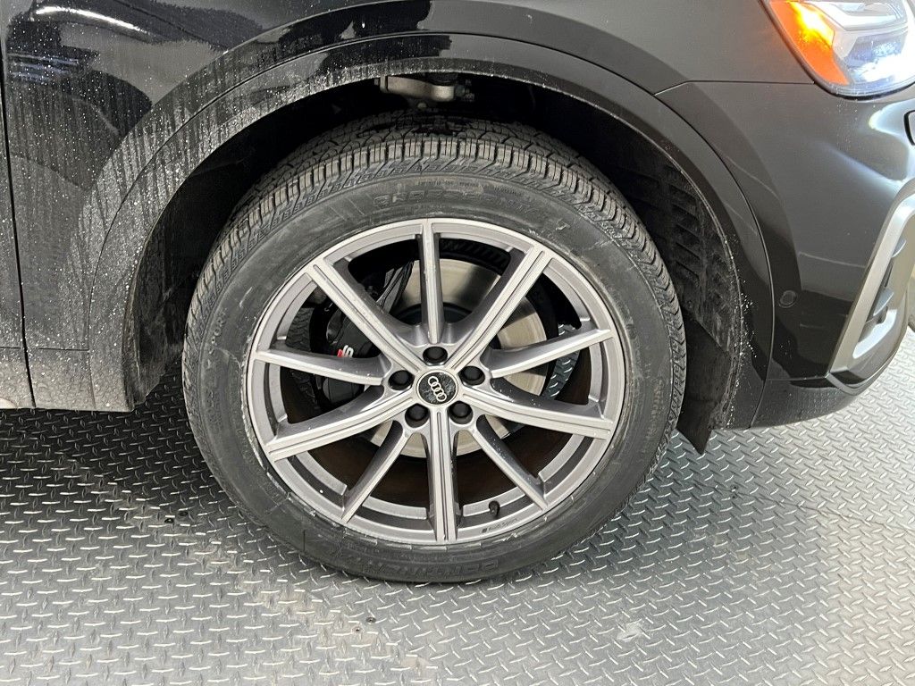 Thumbnail: 2023 Audi SQ5 - 11