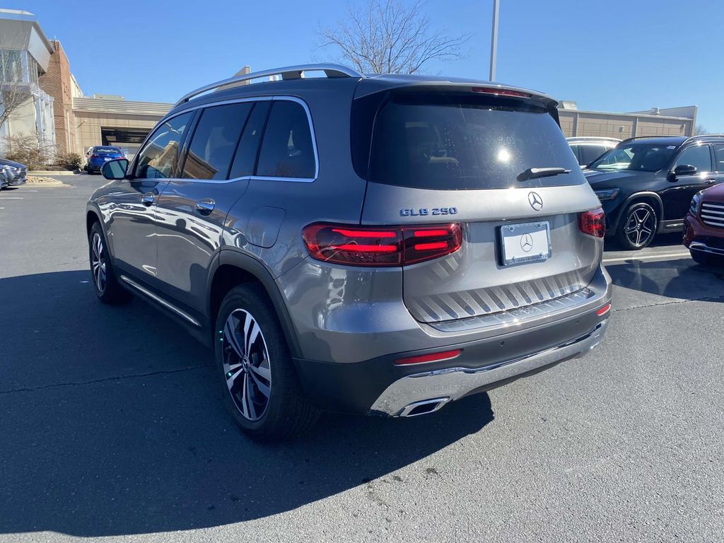 2024 Mercedes-Benz GLB 250 7