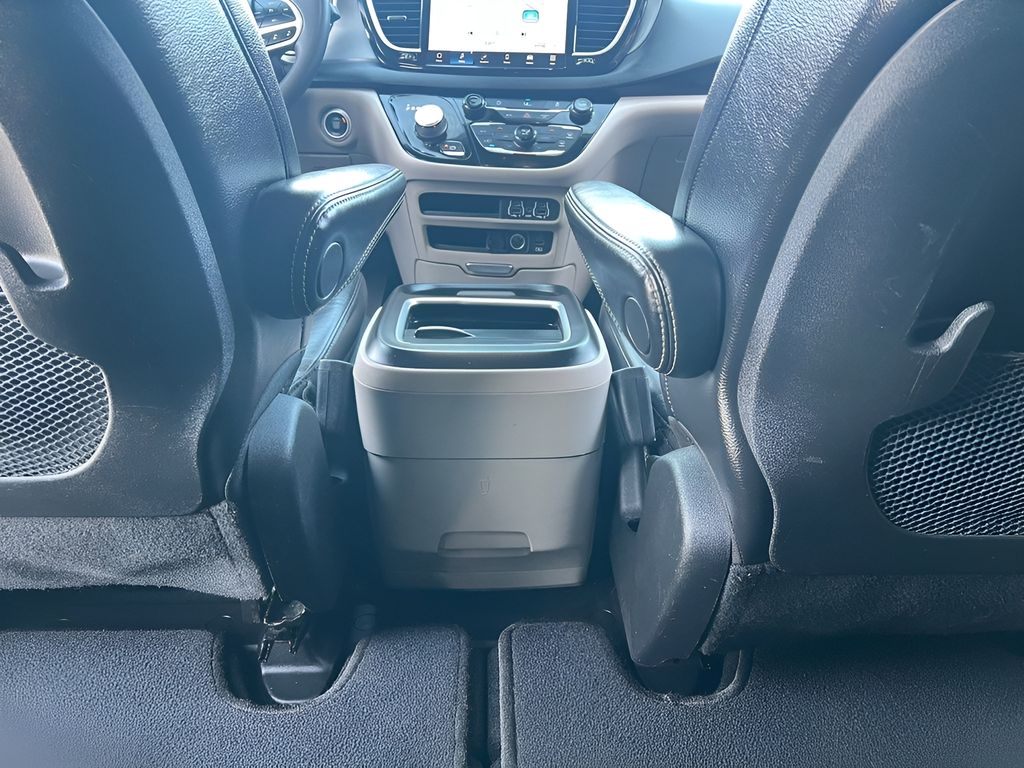 Used 2022 Chrysler Pacifica Van