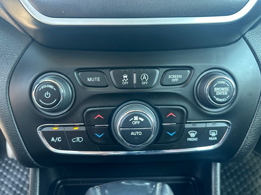 Used 2021 Jeep Cherokee SUV