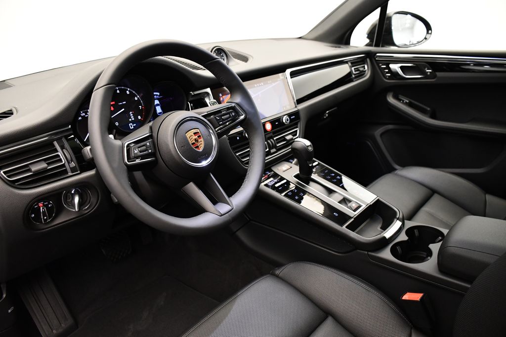 Thumbnail: 2025 Porsche Macan - 4