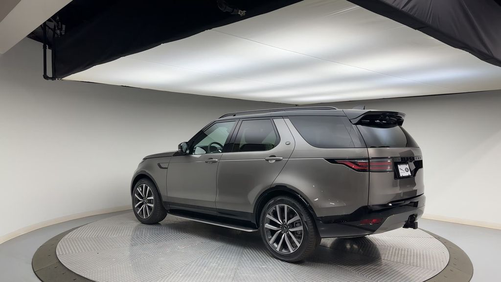 2024 Land Rover Discovery Dynamic SE 6
