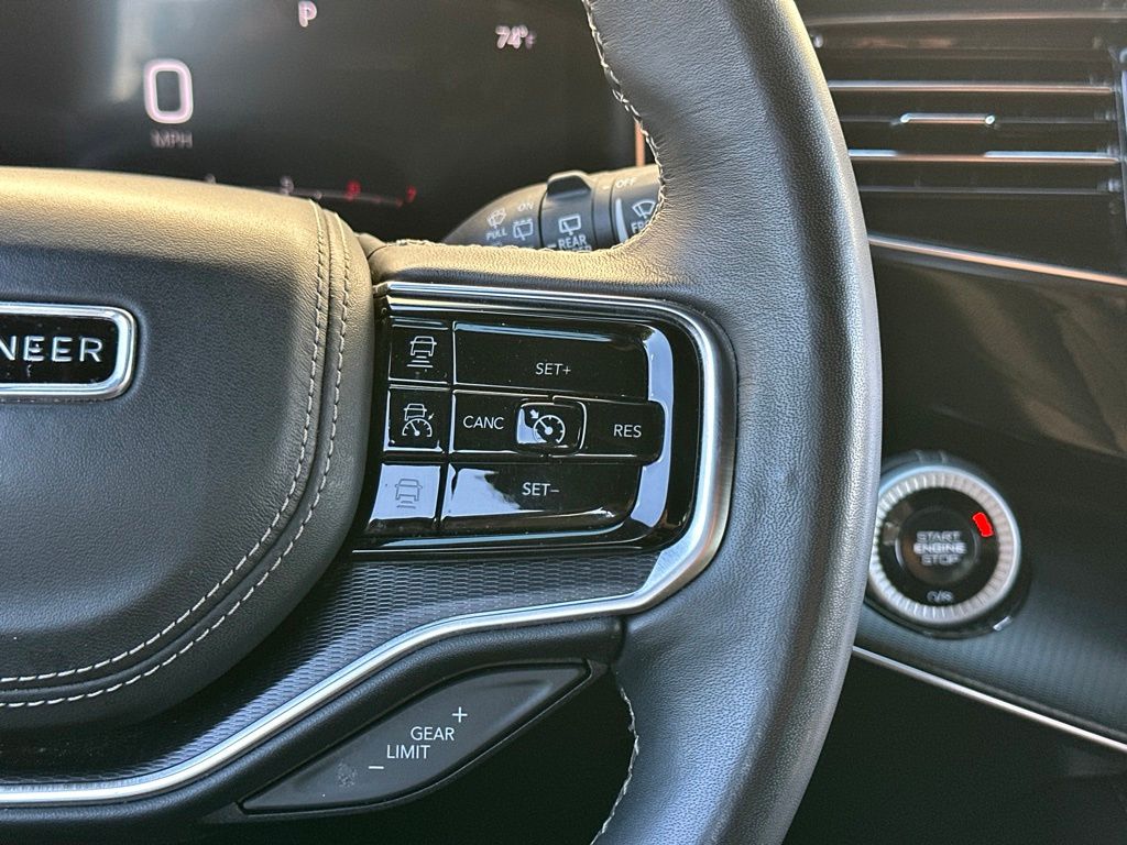 Photo 4 of 2024 Jeep Grand Wagoneer L Series II