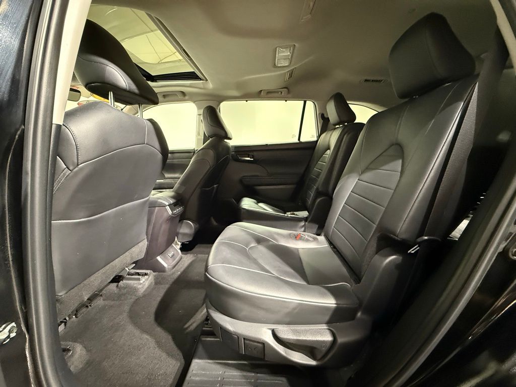 Thumbnail: 2024 Toyota Highlander - 20