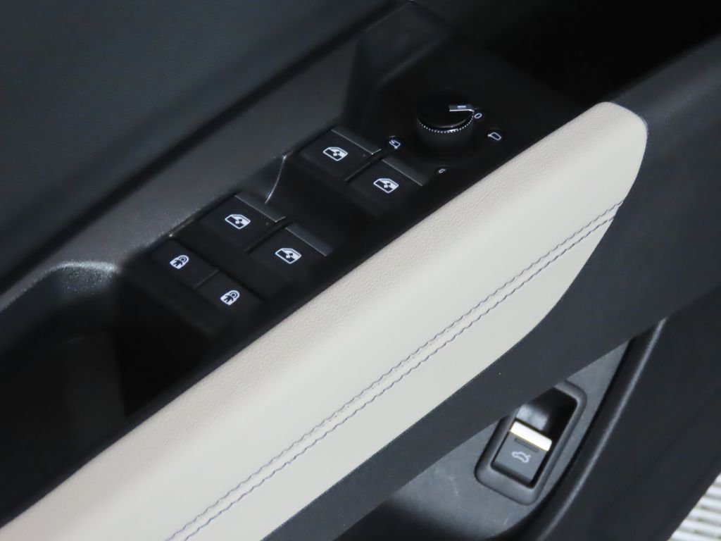 Thumbnail: 2025 Audi Q4 e-tron - 28