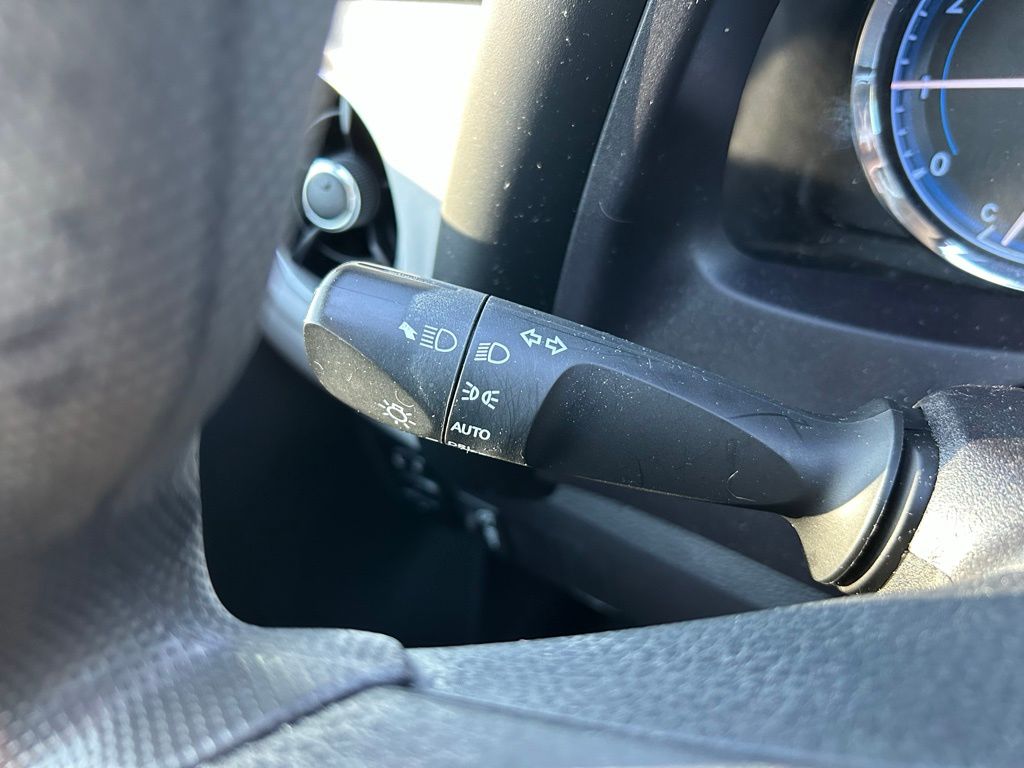 2018 Toyota Corolla LE 21