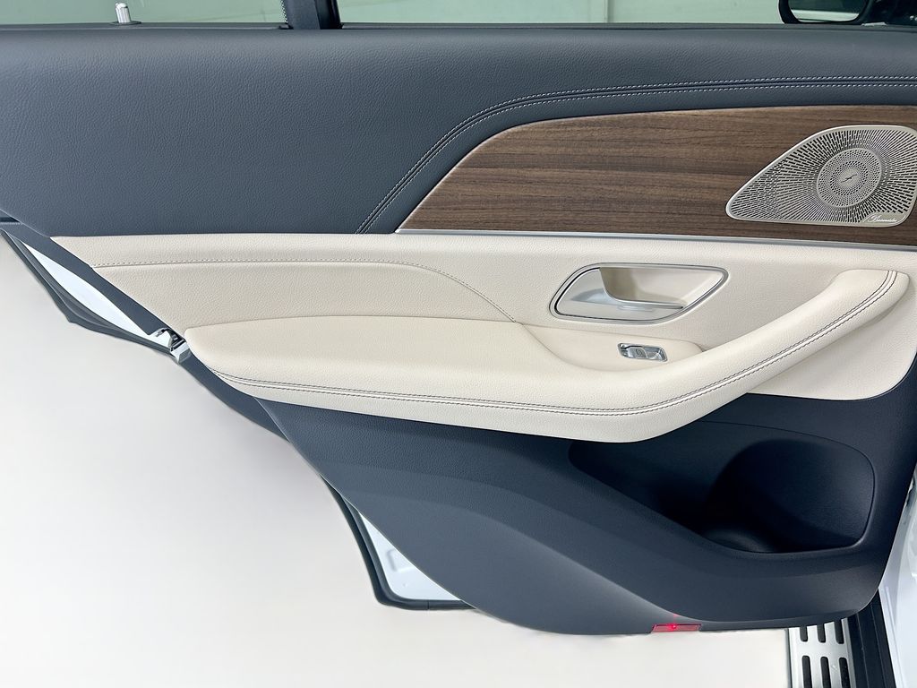 Thumbnail: 2026 Mercedes-Benz GLE - 25